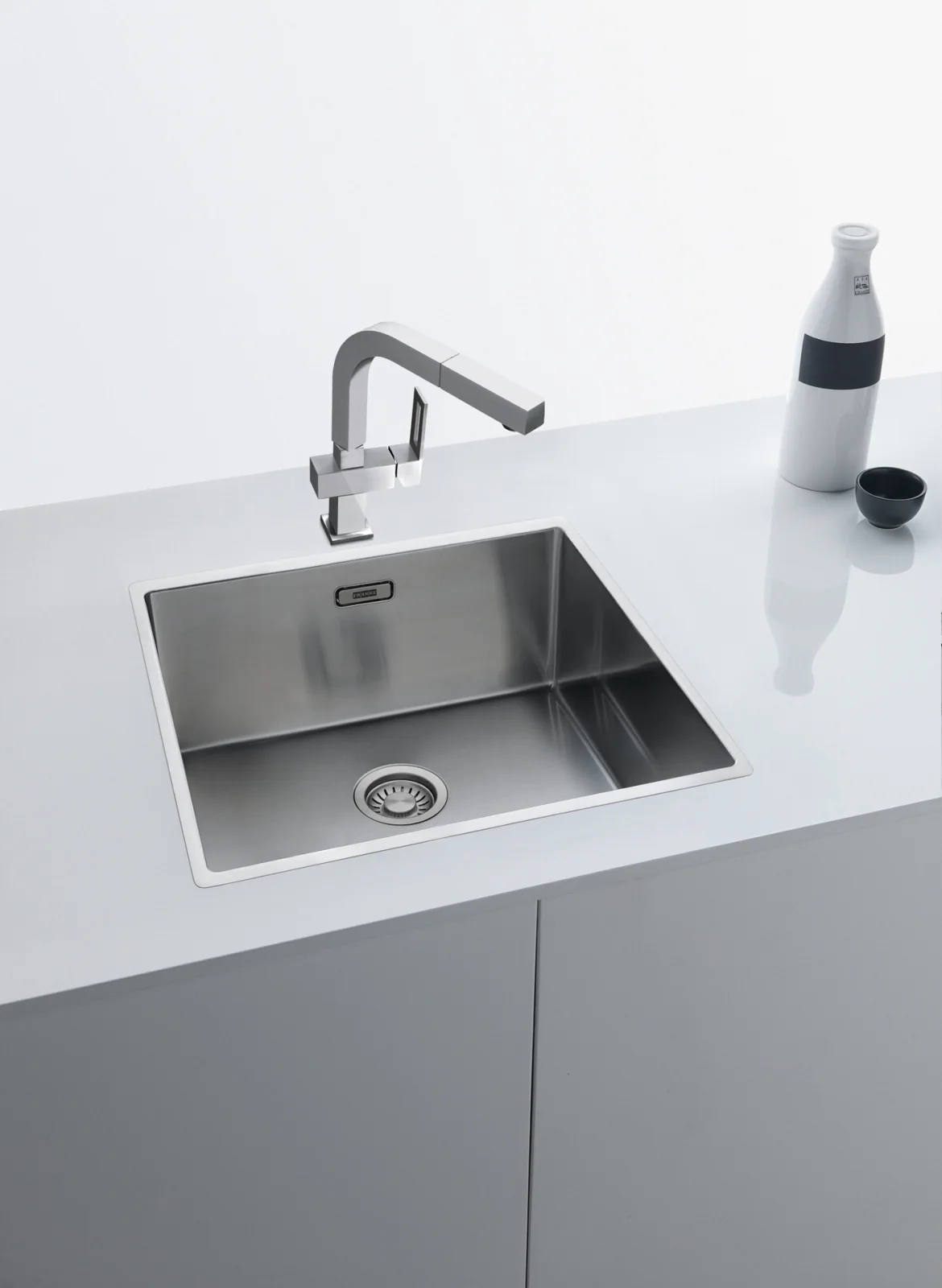 Franke Box BXX 210/110-50 Çelik Evye Inox – Paslanmaz Çelik mutfakta kullanımda (1)