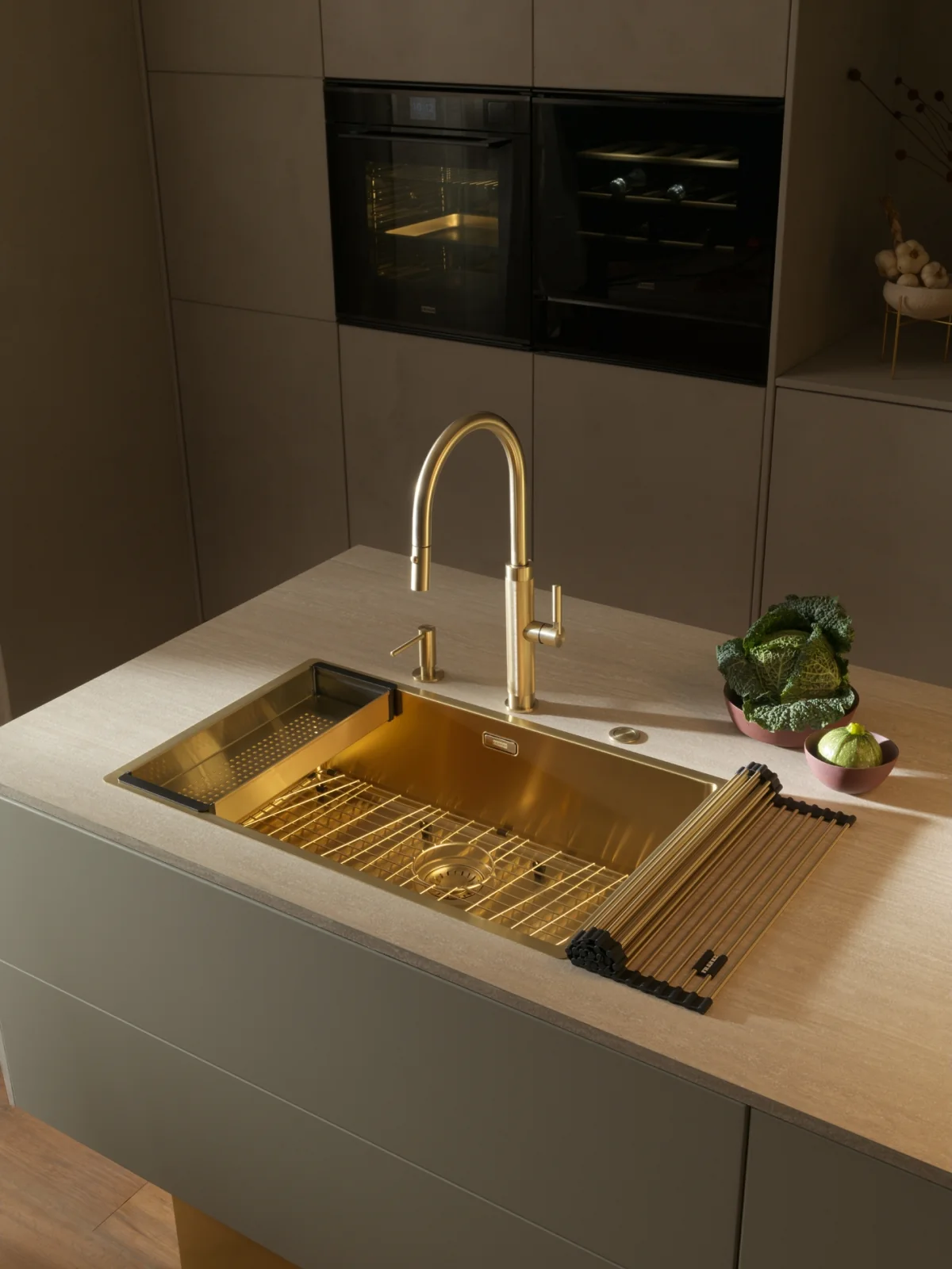 Franke Mythos Masterpiece BXM 210/110-68 Evye Batarya Seti – Gold – Altın mutfakta uygulama