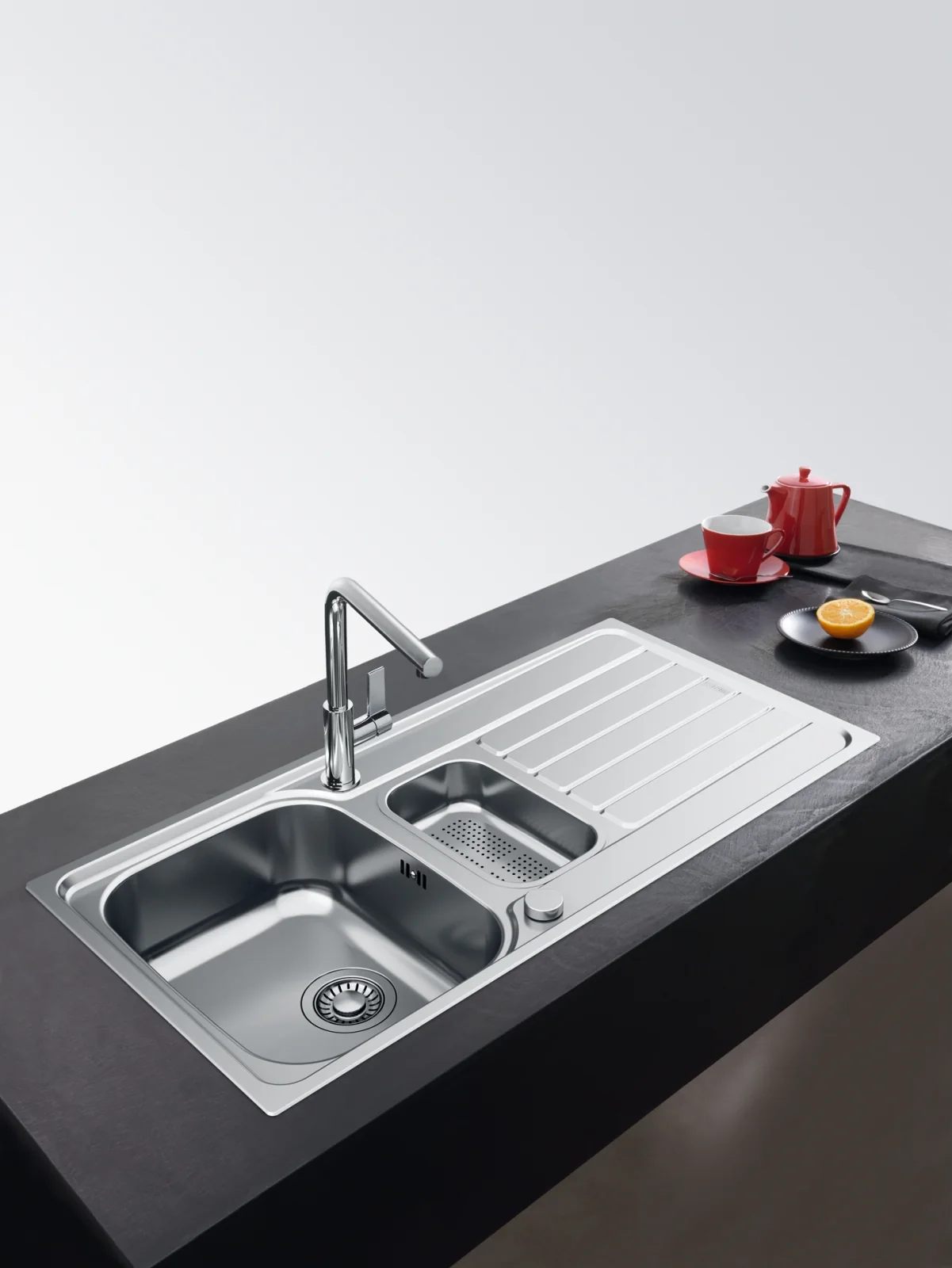 Franke Spark SKX 651 Çelik Evye Inox – Paslanmaz Çelik · Sol damlalık mutfakta kullanımda
