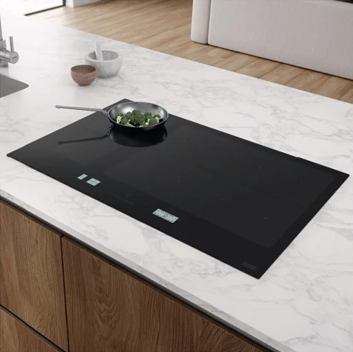 Franke Mythos FMY 906 FlexPro 6 Gözlü 90 cm İndüksiyonlu Ocak mutfakta kullanımda (2)