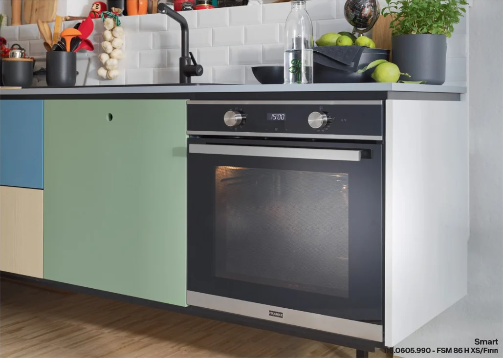 Franke Smart FSM 82 H XS Inox Soft Close Ankastre Fırın mutfakta kullanımda